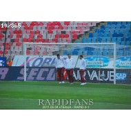 <<->> APASA pentru FOTO la dimensiunea mare <<->>  2011.05.04 sTEAUA RAPID 0-1 004