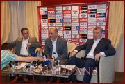 <<->> APASA pentru FOTO la dimensiunea mare <<->> <<->> 2010.06.12-Conferinta presa Rapid-04
