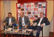 <<->> APASA pentru FOTO la dimensiunea mare <<->> <<->> 2010.06.12-Conferinta presa Rapid-05