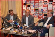 <<->> APASA pentru FOTO la dimensiunea mare <<->> <<->> 2010.06.12-Conferinta presa Rapid-07